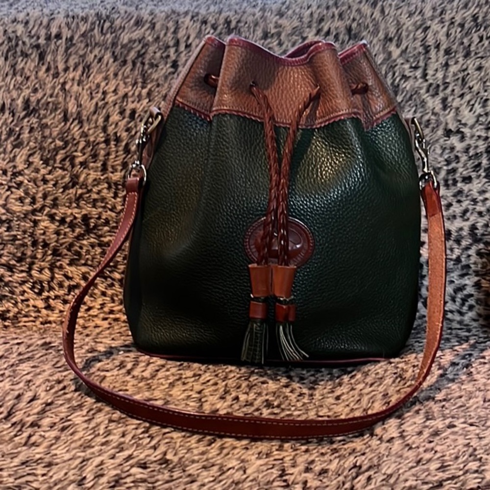 Vintage Dooney & Bourke Bucket Bag ✨
